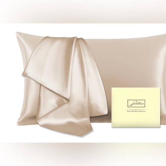 2 Silk Pillowcases - Picture 8 of 16